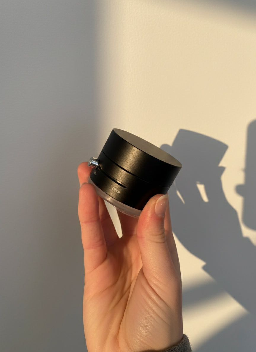 UltraGrip - Universal Magnetic Vacuum Phone Mount